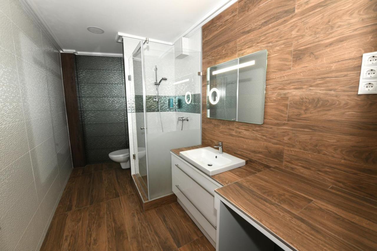 Jade Hotel-ezuesthid Отель Веспрем