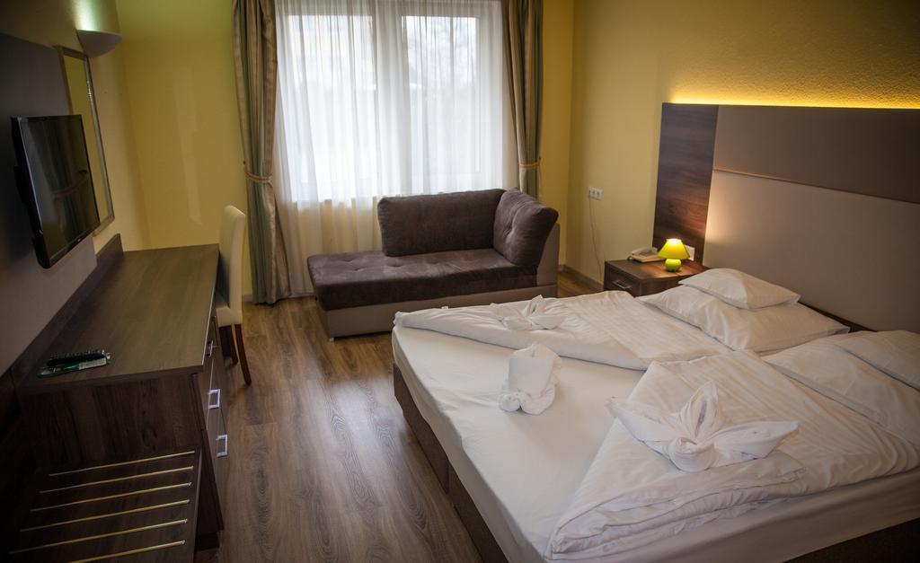 Jade Hotel-ezuesthid Отель