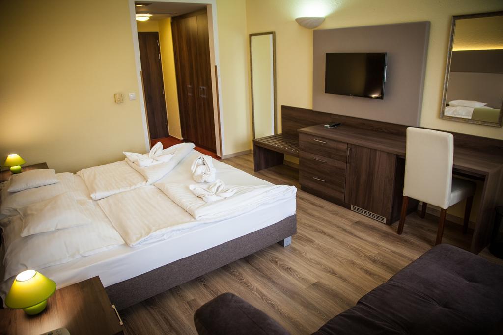 Отель Jade Hotel-ezuesthid 4*