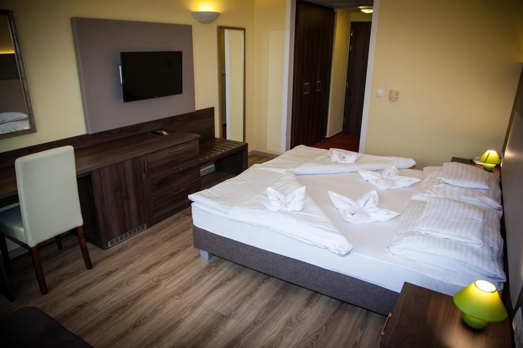 Jade Hotel-ezuesthid
