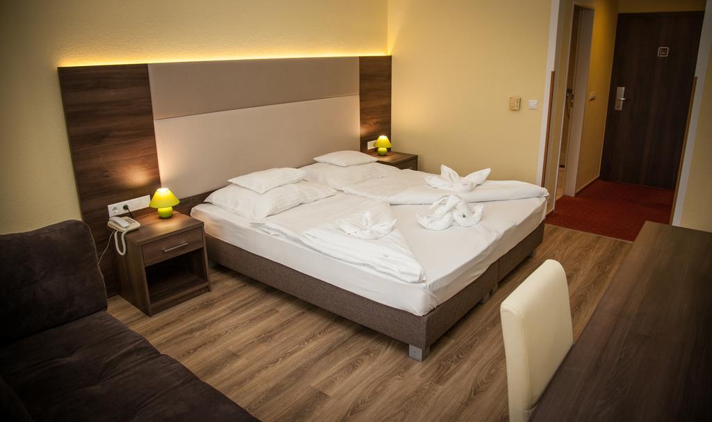 Jade Hotel-ezuesthid 4* Veszprém
