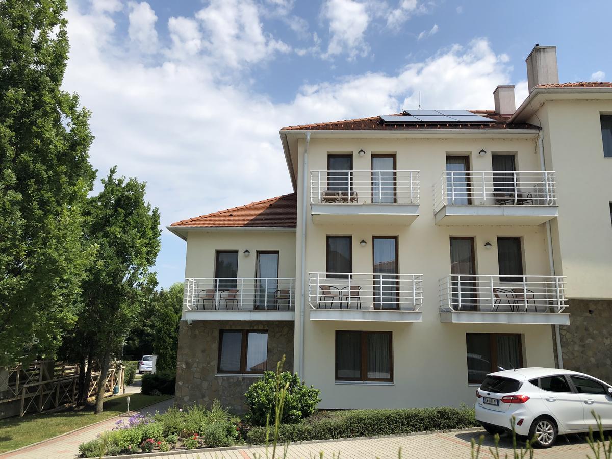 Jade Hotel-ezuesthid מלון 4*