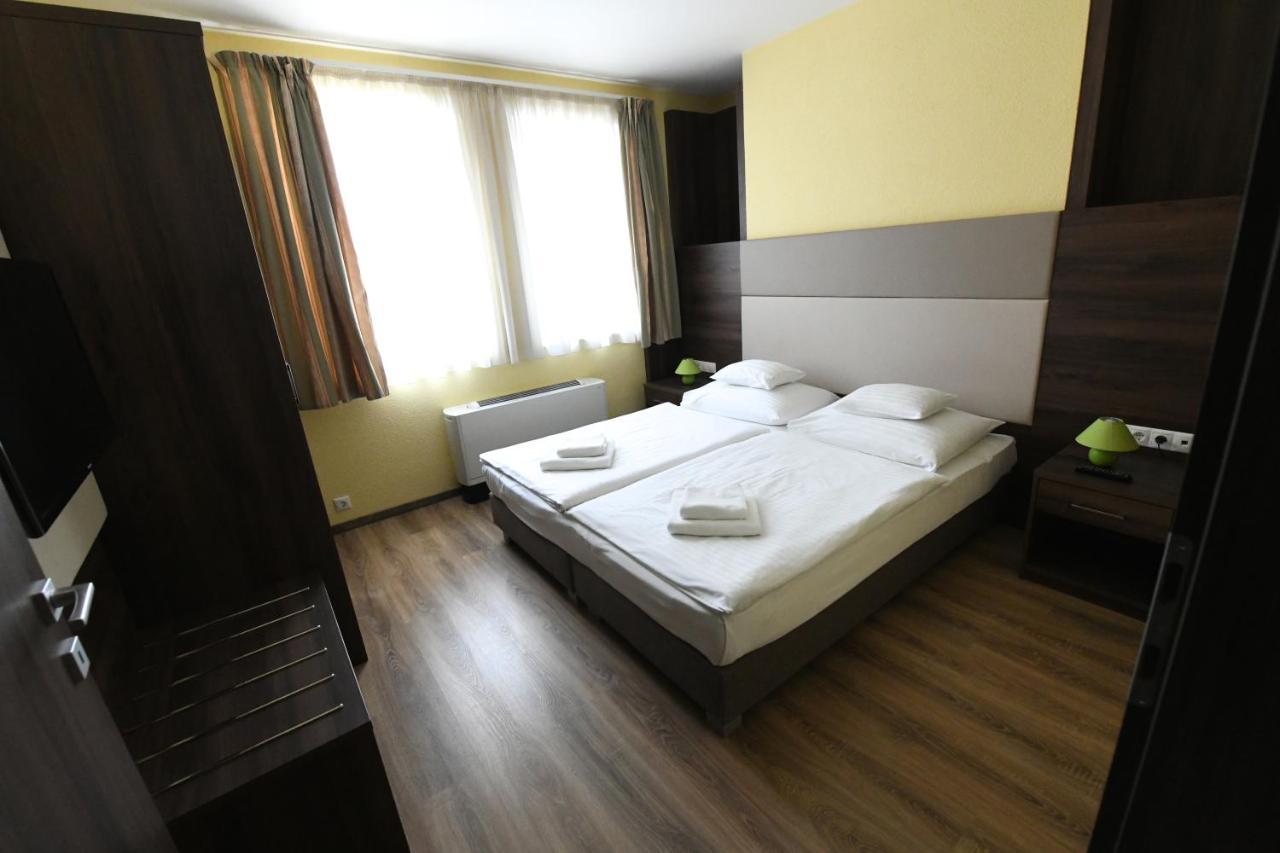 Jade Hotel-ezuesthid מלון
