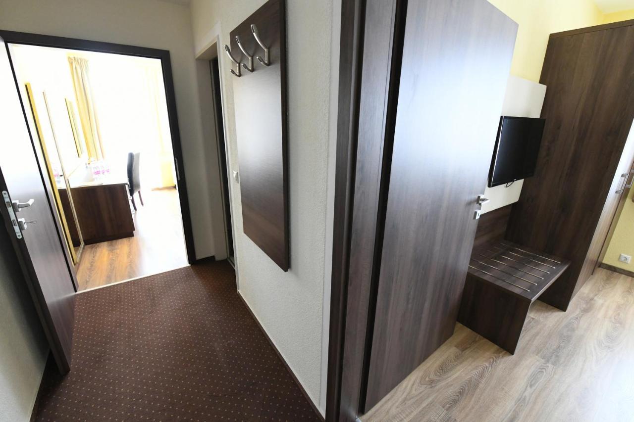 Jade Hotel-ezuesthid מלון