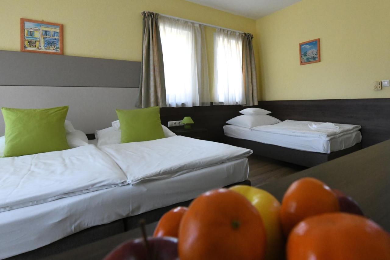 Jade Hotel-ezuesthid