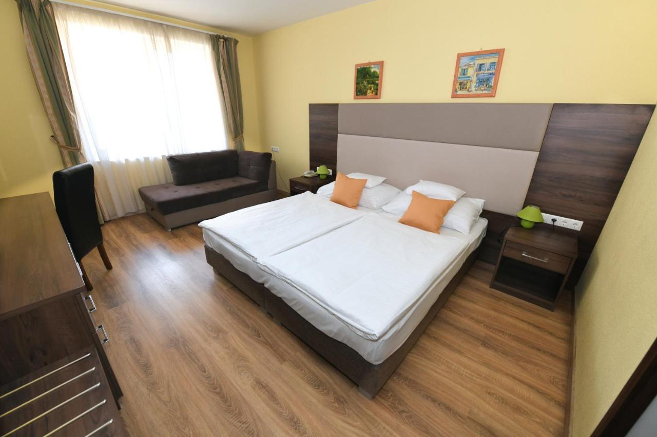 Jade Hotel-ezuesthid Отель 4*