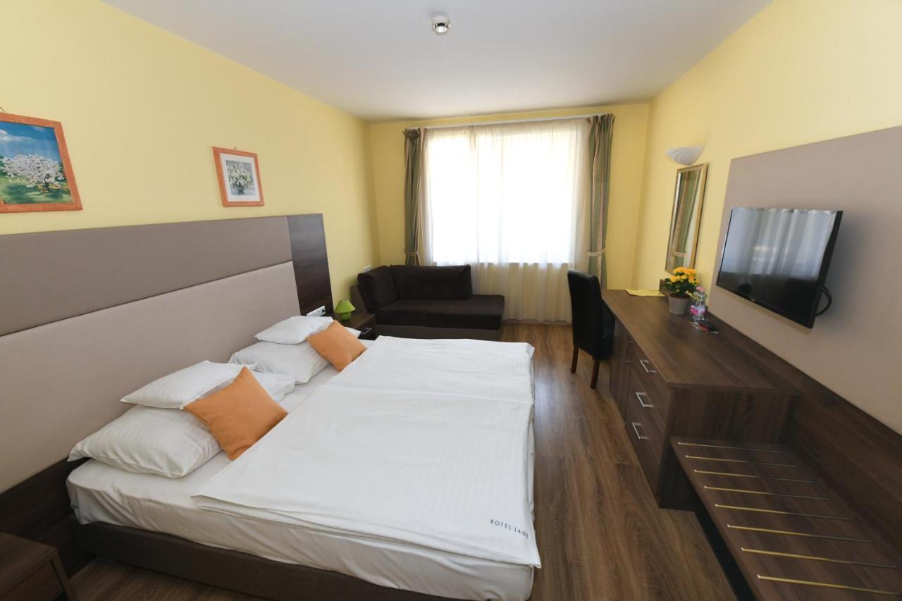 Jade Hotel-ezuesthid Отель